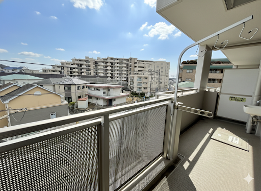 バルコニーから望む眺めも印象的
ワイドリビングから繋がる住まう人のとっておきの空間ですね